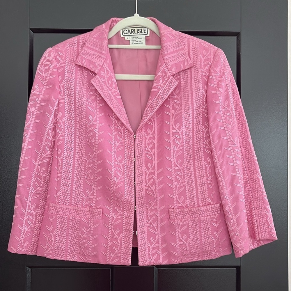 Carlisle Vintage Textured, Lined Pink Blazer. 100% Rayon. Front Pockets. Size 6